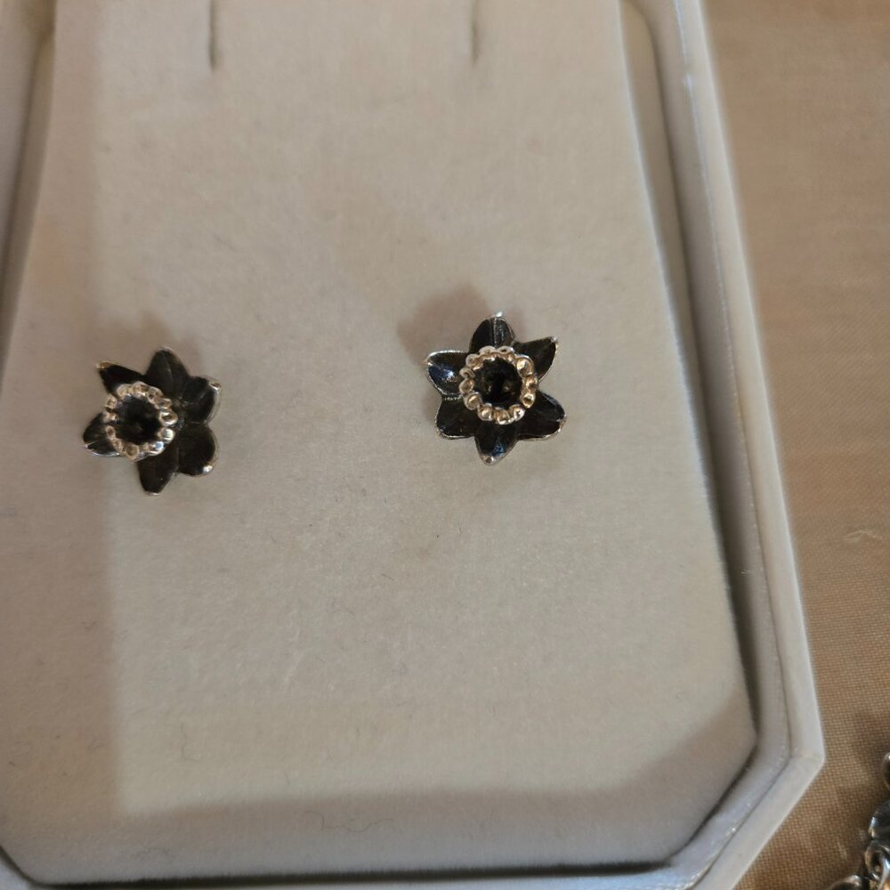 Sterling Silver Daffodil flowered Earrings & Bracelet - Picture 2 of 2